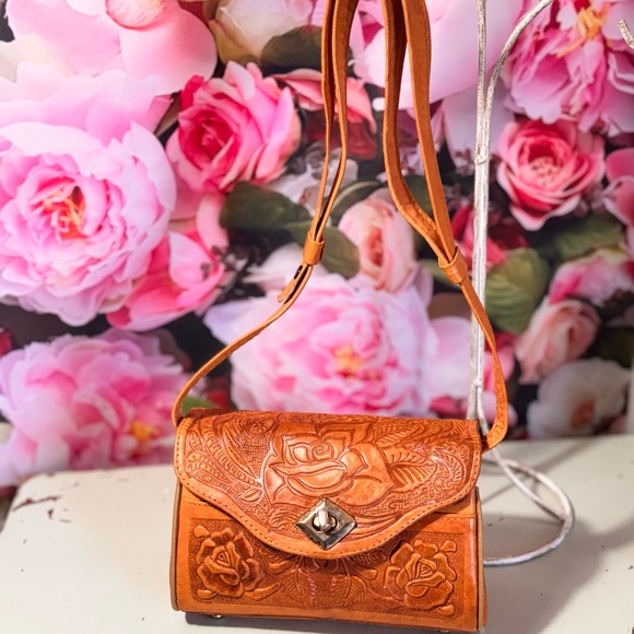Vintage Handbags - Vintage Hecho En Mexico Rose Horse Western Fur Tooled Leather